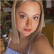 Studentessa maturata quest’anno presso il liceo delle scienze umane Salvatore Quasimodo a Magenta; abile nel parlare e nello spiegare in modo semplice concetti che apparentemente sembrano difficili